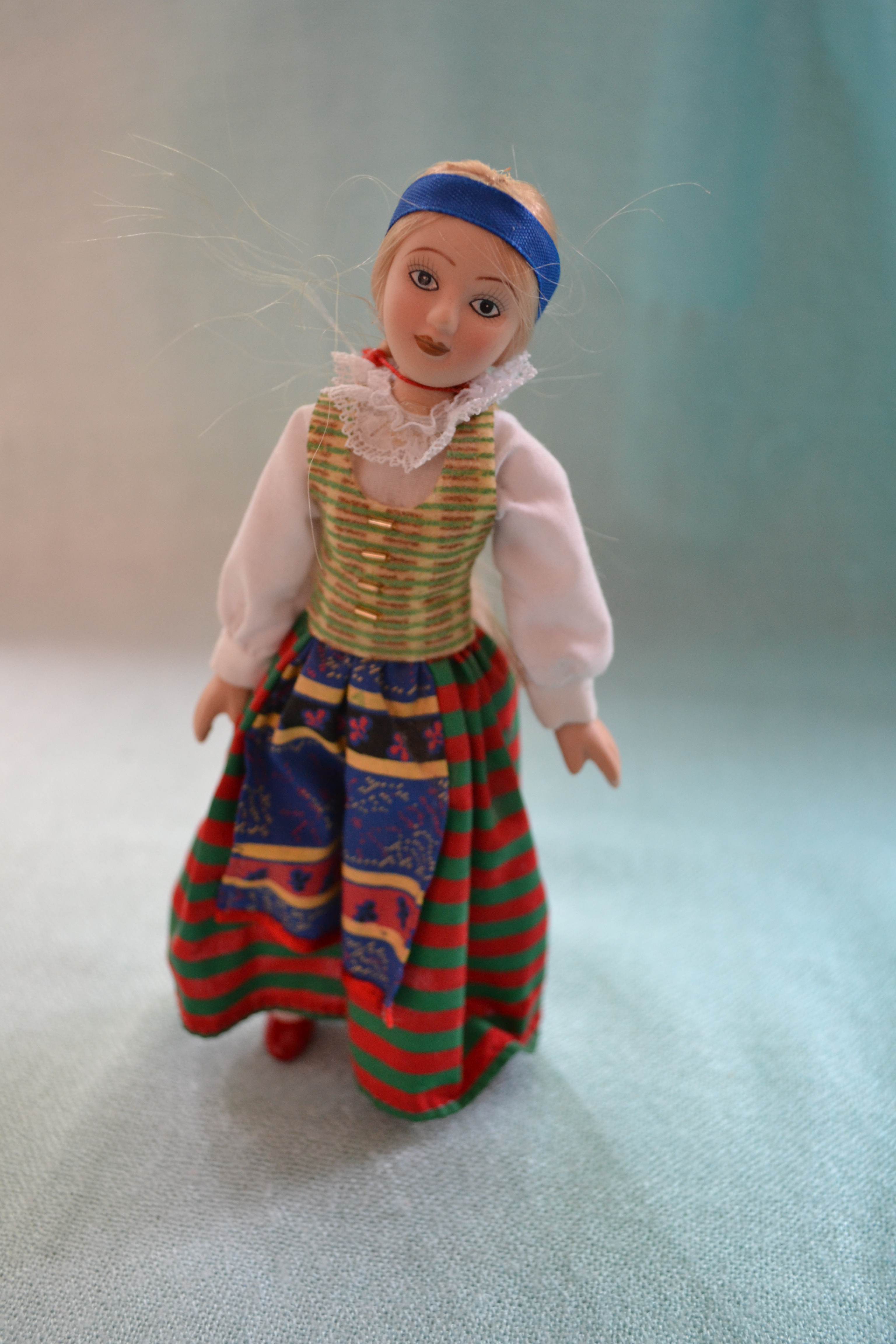 Литовский девичий костюм.