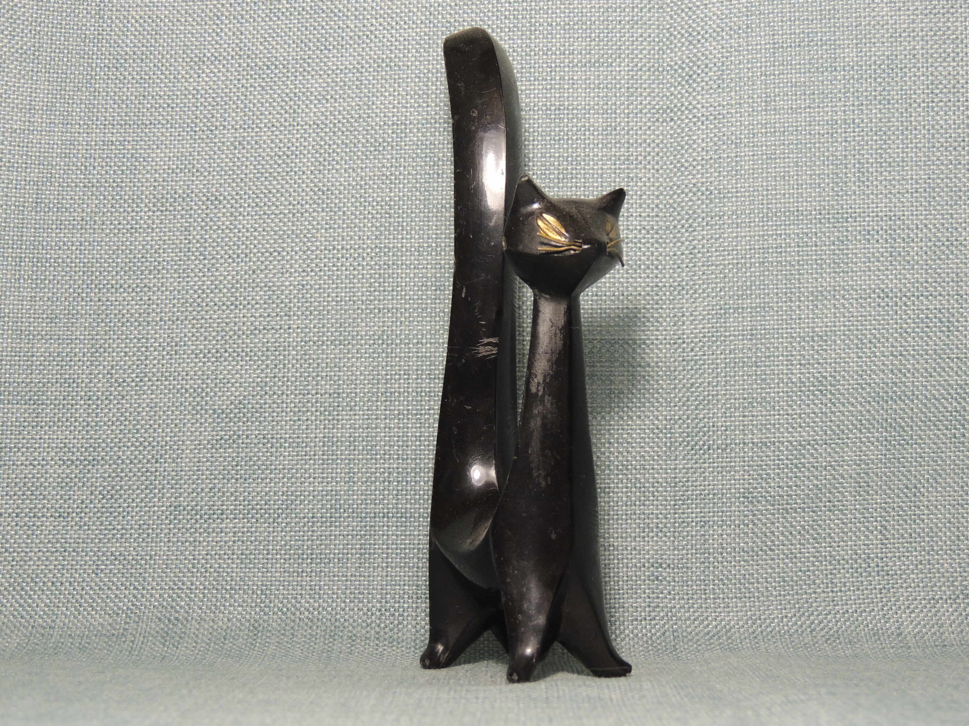 Статуэтка  кошки - сувенир