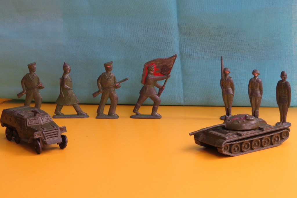Солдатики времен ВОВ и военные машины
