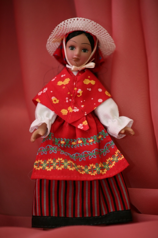 Фарфоровая кукла Леонор/кукла Португалии