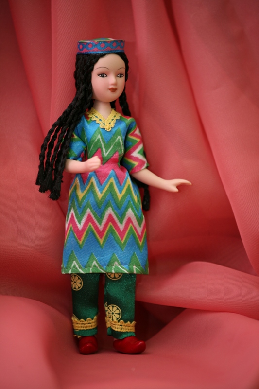 Фафоровая кукла в Узбекском национальном костюме