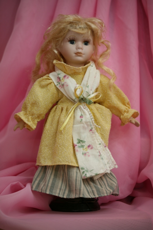 Фарфоровая немецкая кукла