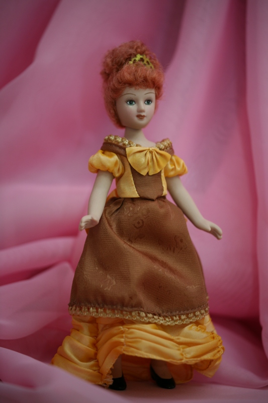 Фарфоровая кукла Матильда де Ля  Моль/кукла Франции