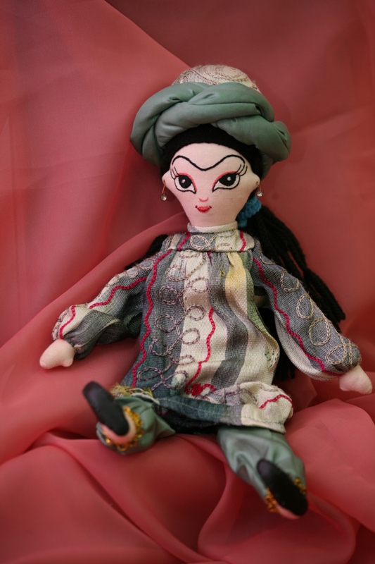 Тряпичная Узбекская кукла «Фархунда»