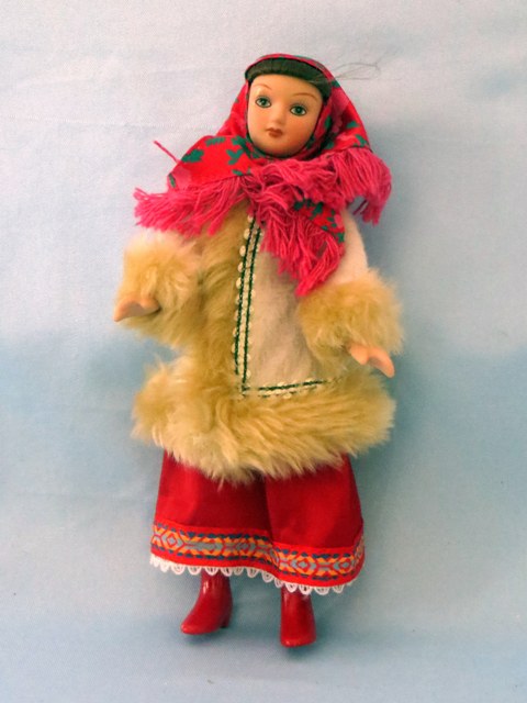 Кукла в зимнем костюме Московской губернии