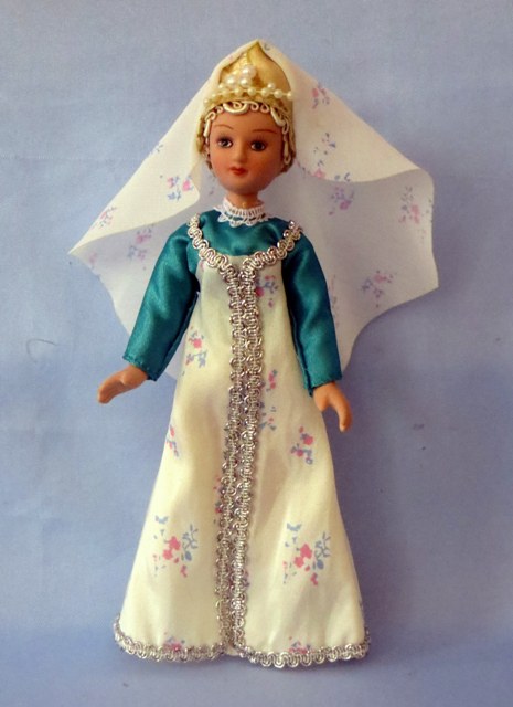 Кукла в свадебном костюме Псковской губернии