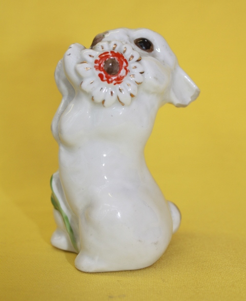 Статуэтка «Заяц с цветком»