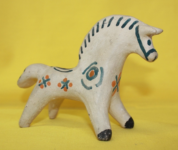 Глиняная лошадка