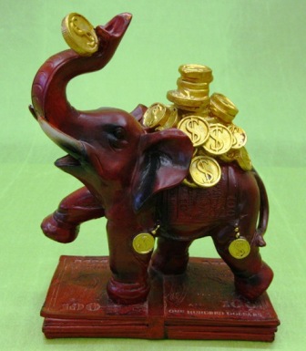 Слон с монетами