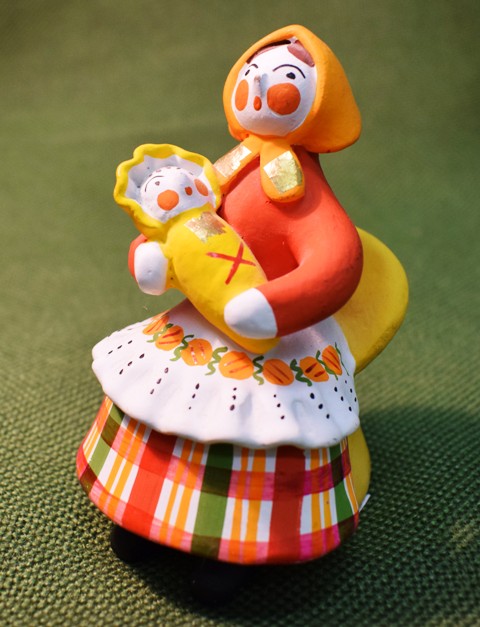 Дымковская игрушка «Няня с младенцем»