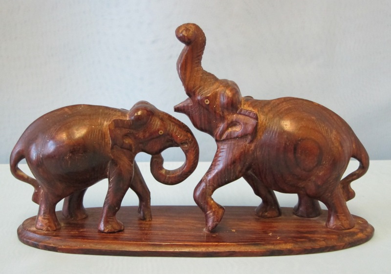 Статуэтка слоновой пары