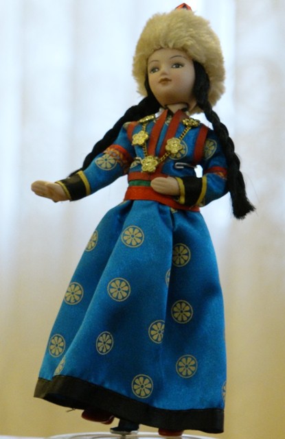 Кукла  в бурятском женском костюме