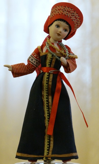 Кукла в праздничном костюме Владимирской губернии