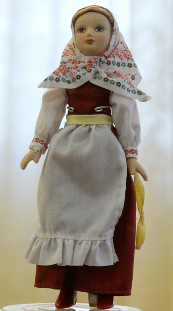 Кукла в летнем костюме Вологодской губернии