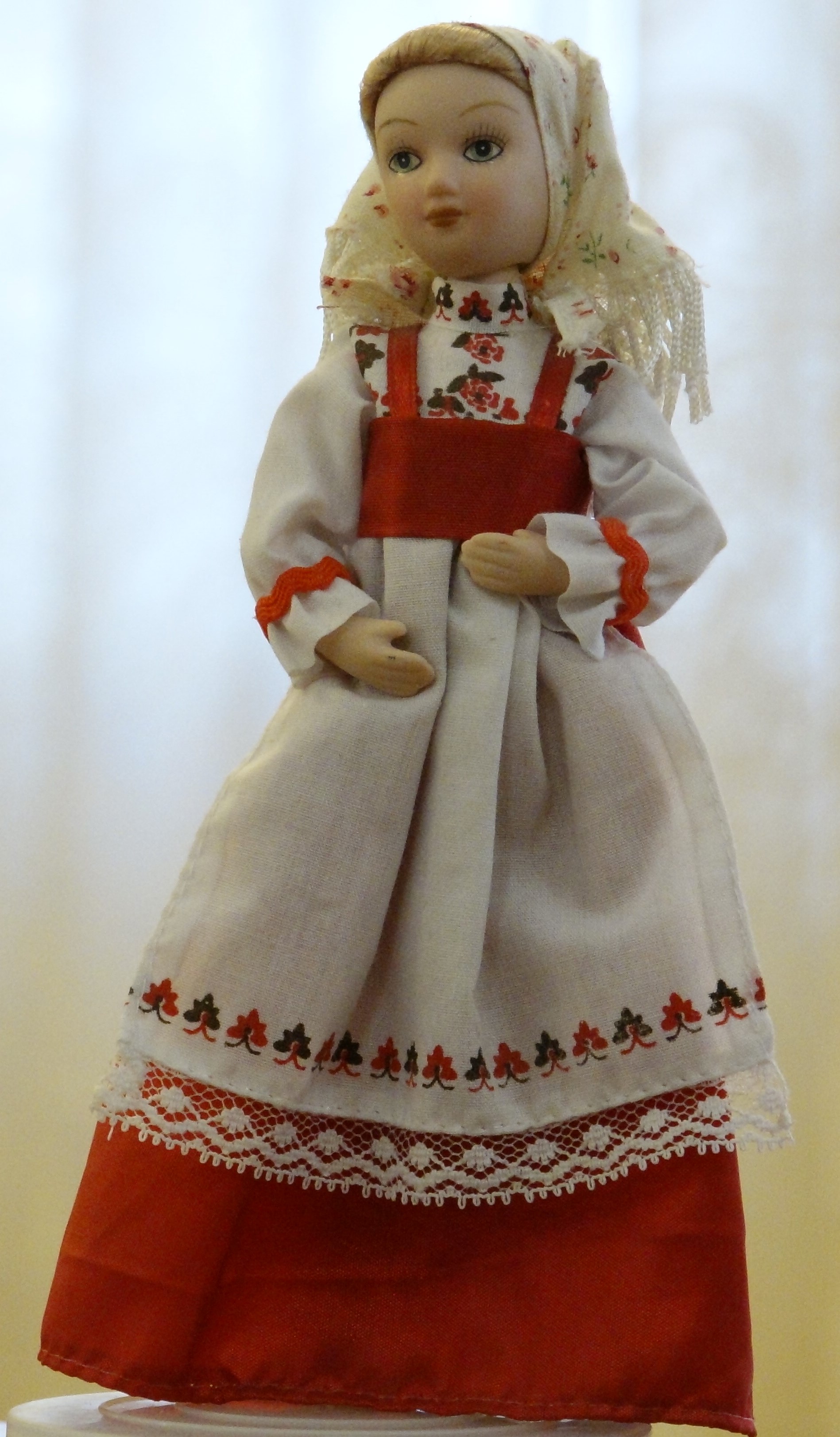 Кукла  в повседневном костюме Пермской губернии