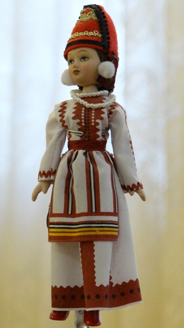 Кукла в  летнем мордовском костюме