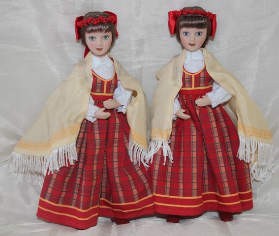 Кукла в латышском костюме