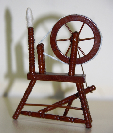 Механическая прялка (самопрялка) в миниатюре