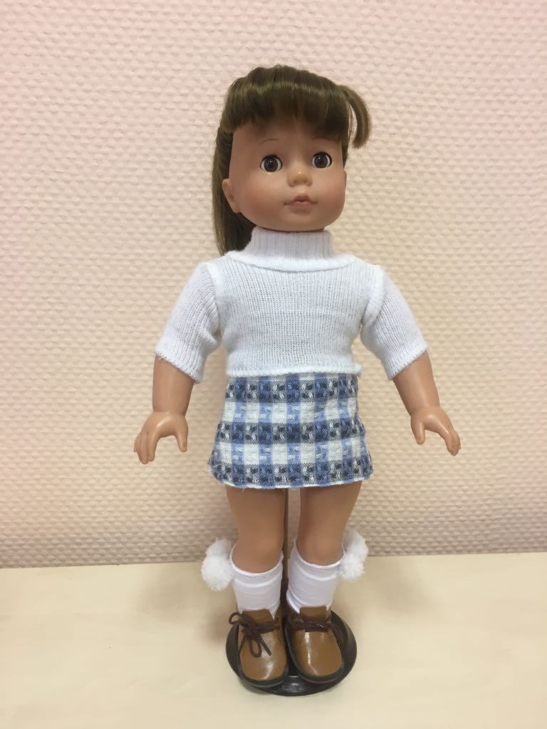 Кукла  в образе девочки по имени Элли